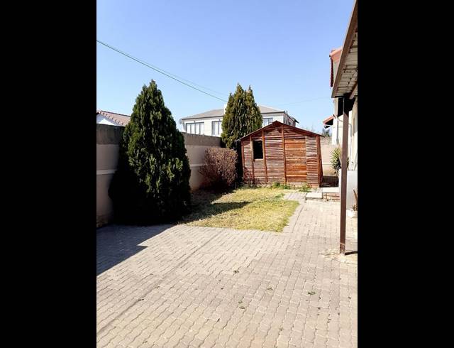 2 BEDROOM HOUSE FOR SALE IN RANDBURG CENTRAL
